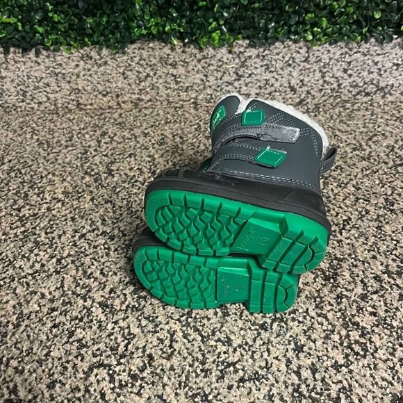 TODDLER WINTER CAT & JACK SNOWBOOTS - Picture 6 of 6